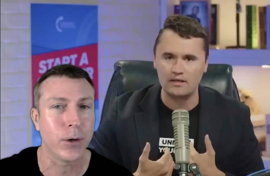 Mark Dice snakker om forsøk på kapring av Charie Kirks TPUSA. Foto fra Mark Dice video.