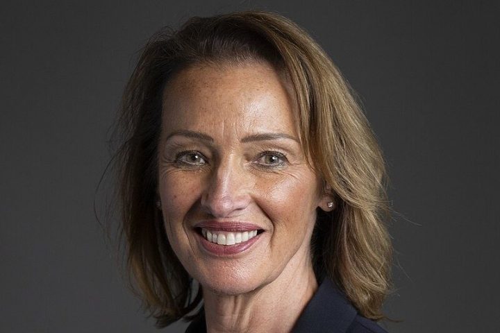 Sarah Pochin, MP, offisielt portrett. Foto: Wikipedia.