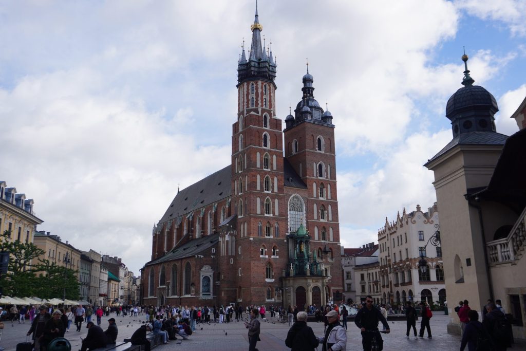 Bilde av Mariakirken i Krakow. Foto: Uten Filter.