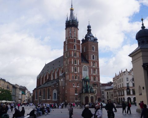 Bilde av Mariakirken i Krakow. Foto: Uten Filter.