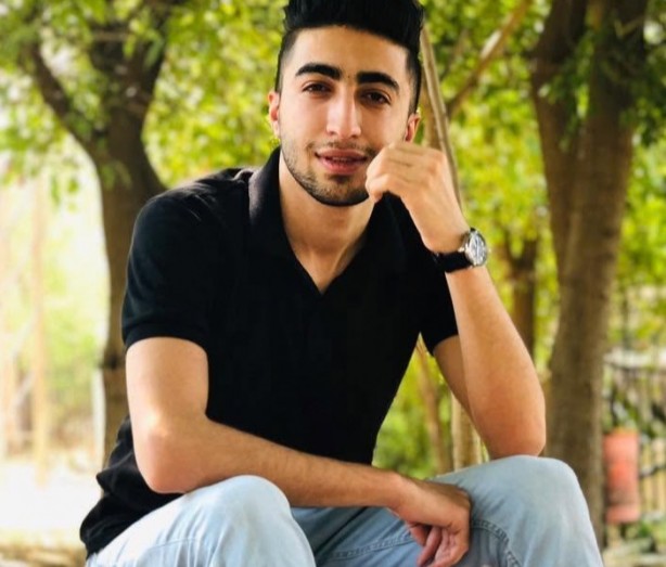 Diyar Salih Omar er tiltalt for seksuell omgang med en 14 år gammel jente. Saken skal behandles i Agder tingrett fra 27. til 30. oktober 2026. Foto fra Rabulisten.