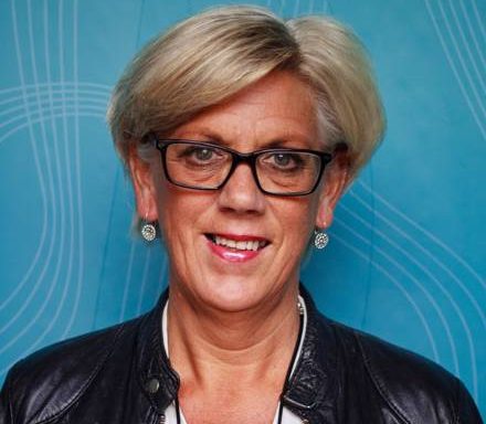 Hilde Henriksen Waage mener fortellingen om Norge som nøytral fredsmegler er en propagandakonstruksjon. Foto: prio.org.
