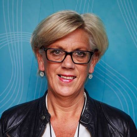 Hilde Henriksen Waage mener fortellingen om Norge som nøytral fredsmegler er en propagandakonstruksjon. Foto: prio.org.