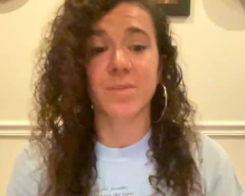 Jødiske Hannah Gann som ville fremstå som en svart palestiner. Foto fra hennes beklagelsesvideo på Instagram.